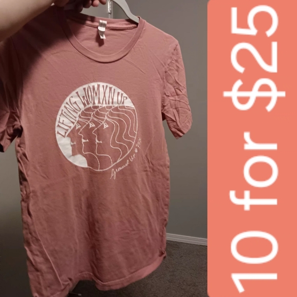 GAP Tops - Women's Mauve Graphic Tee - "Lifting Womxn Up"